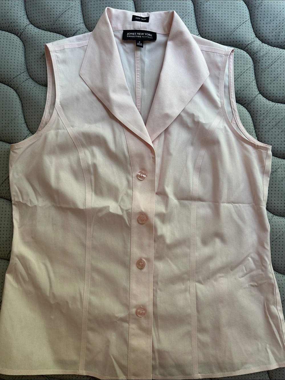 Jones New York Light Pink Sleeveless Button-Front Shirt